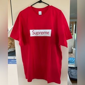 Gildan «Supreme» T-shirt Red . Medium . New